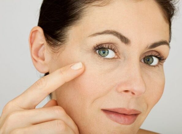 Le procedure cosmetiche dopo 45 anni mirano ad aumentare l'umidità della pelle