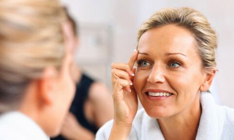 Le donne sono soddisfatte dei risultati del ringiovanimento della pelle del viso grazie al lifting non chirurgico